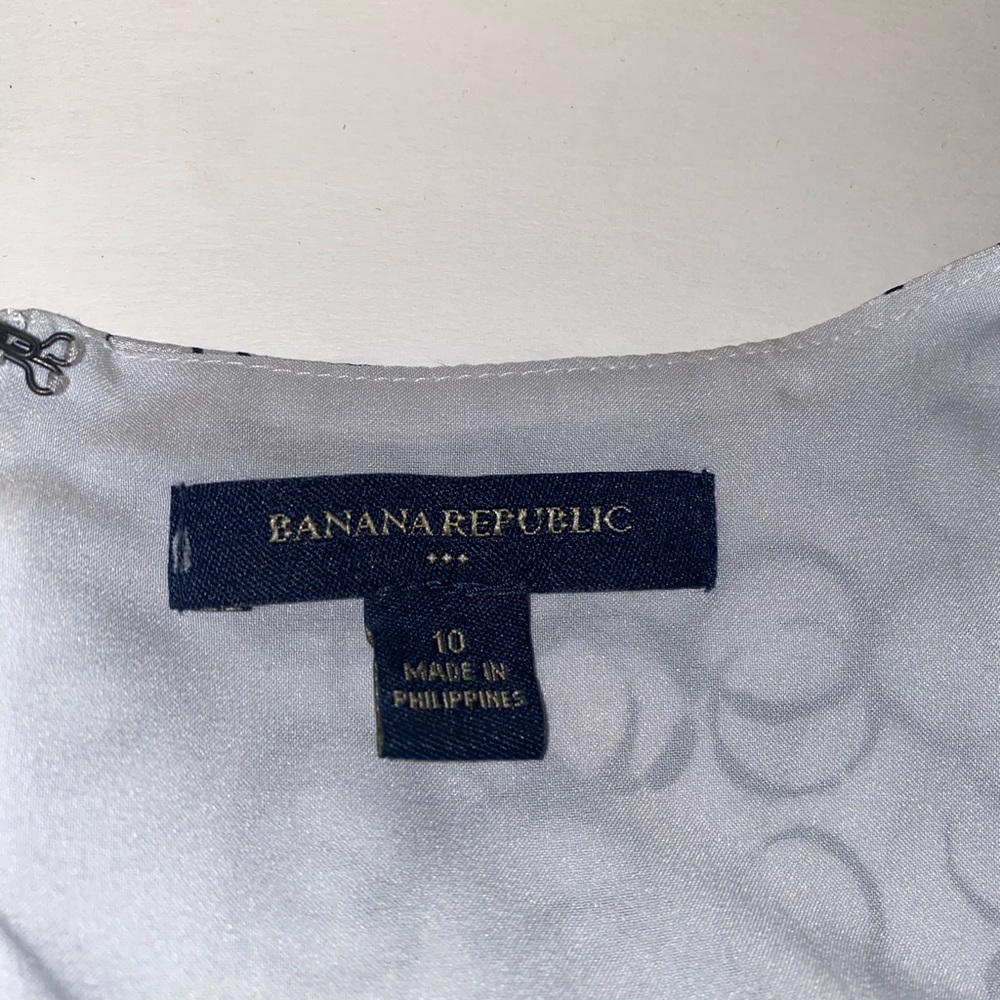 Banana Republic Dress size 10 Black & White Abstract Plunge Neck Line w/Pockets - Picture 12 of 13